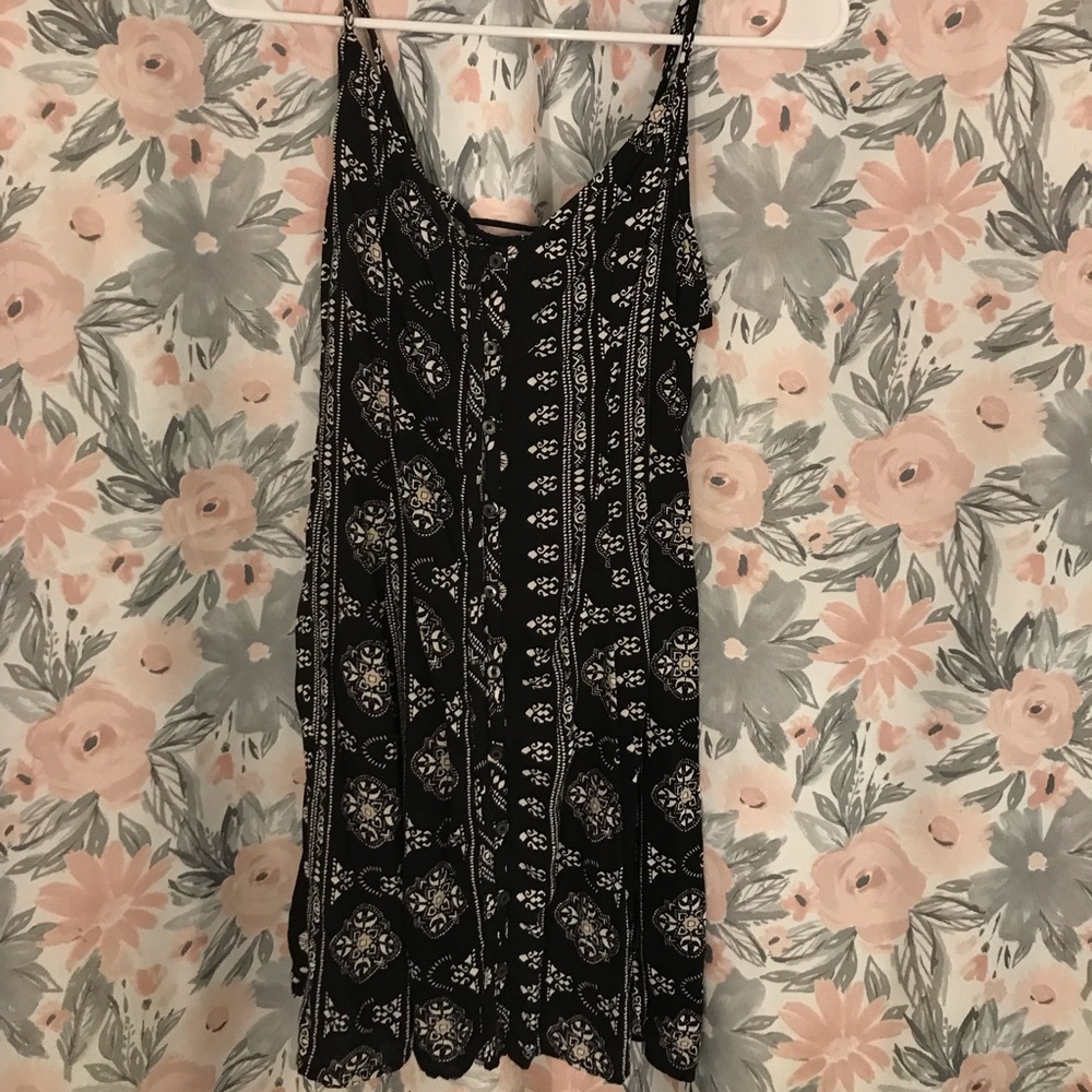 BLACK AND WHITE PRINTED BUTTON UP SUNDRESS